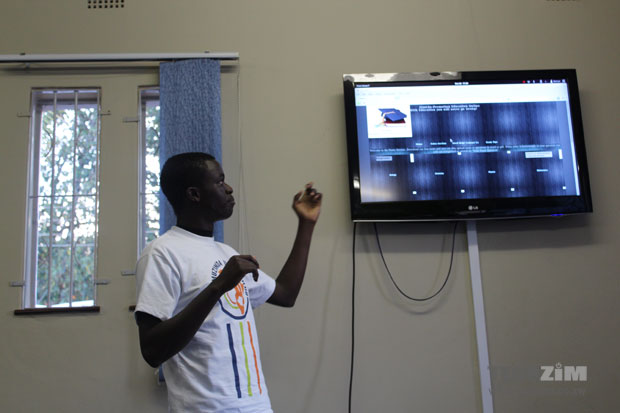 A Zimedu.net  team member pitching their concept.