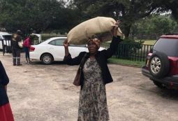 Strive Masiyiwa To Build House And Give Monthly Allowance To Gogo Who Walked 17 km to Donate