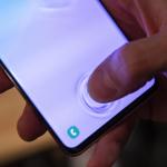 Several Banks Blacklist Samsung Galaxy S10 Due To Fingerprint Vulnerability