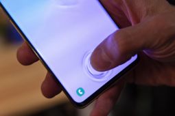 Several Banks Blacklist Samsung Galaxy S10 Due To Fingerprint Vulnerability